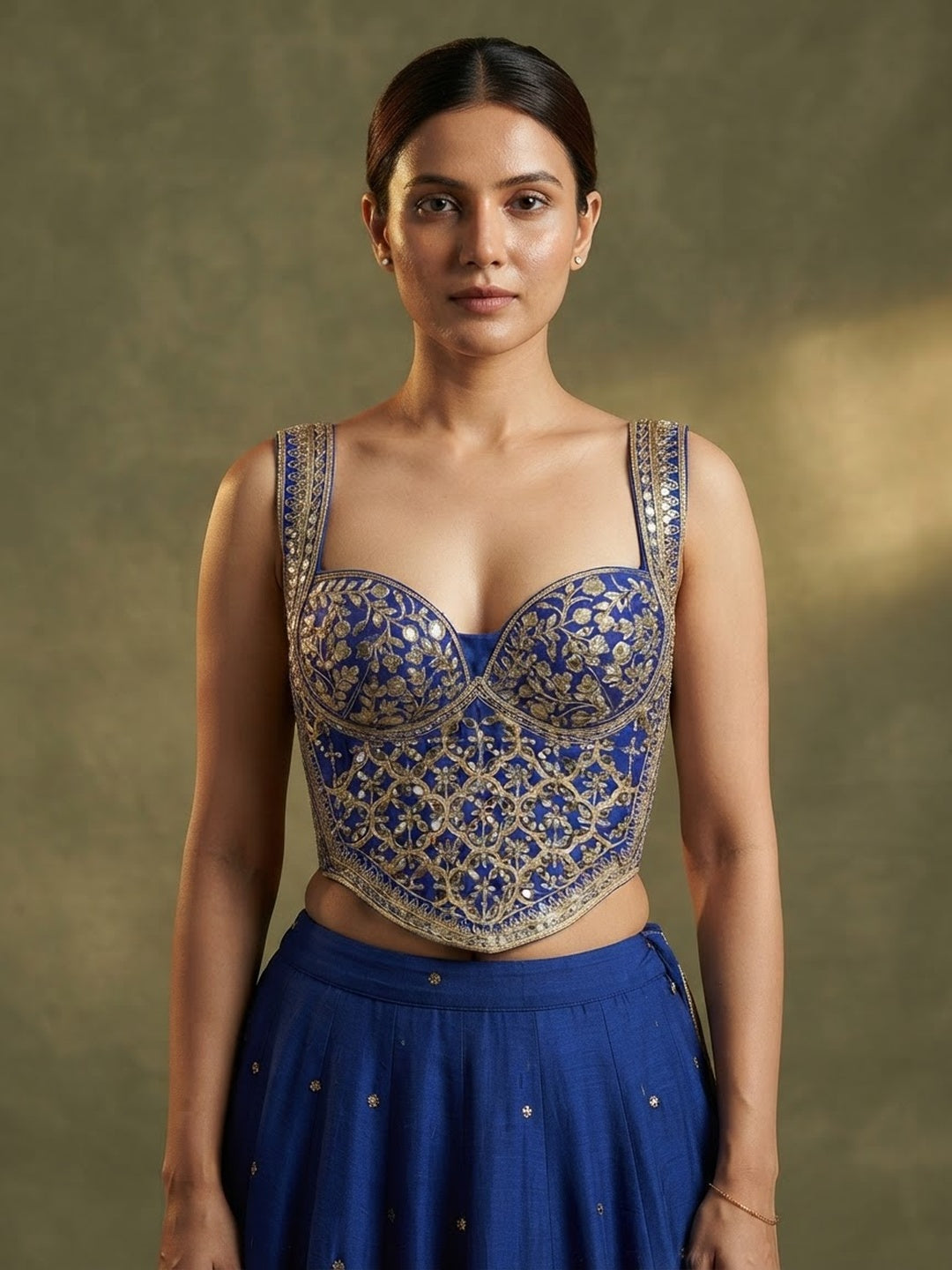 Mirror with thread work corset